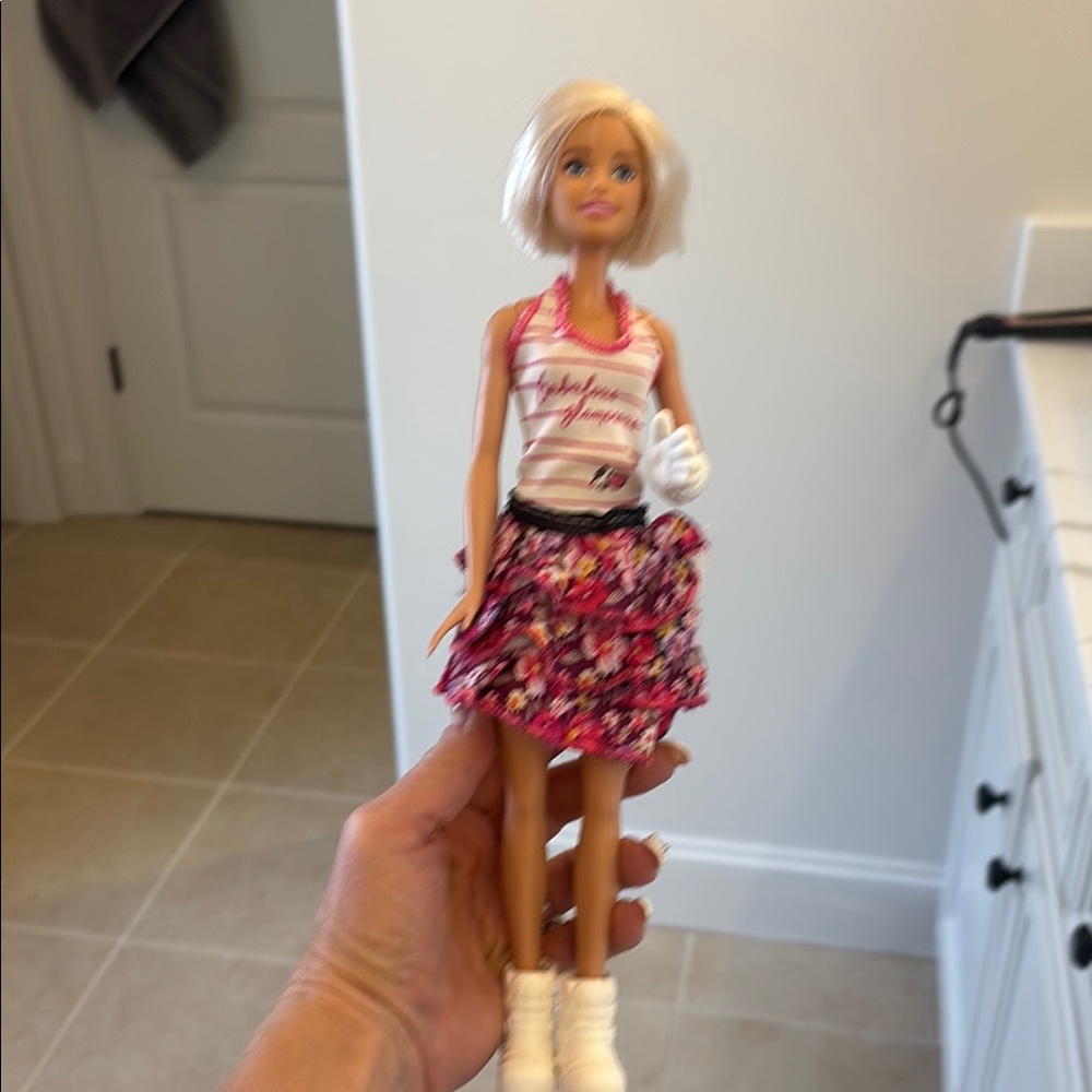Set of Four Barbie Dolls with Blonde and Pink Hair - Picture 4 of 5